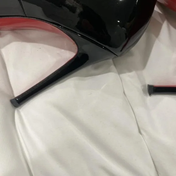 LOUBOUTIN "SIMPLE PUMP -Blk Patent Leather, EU 39.5/US 9.5;  Excellent Condition - Picture 5 of 8